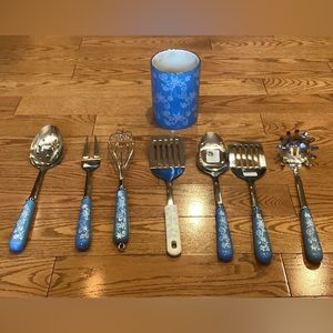 Temp-tations Floral Lace Snowflake Utensil Holder Including 7 Utensils